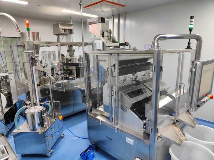 膠囊提升機工作現場.jpg
